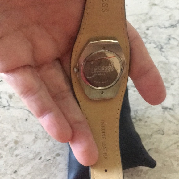 Women’s Guess Watch - Picture 5 of 6